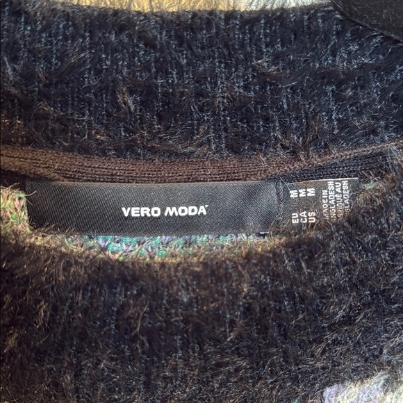 Vero Moda Black and Green Floral Crew Neck Sweater - Picture 2 of 2